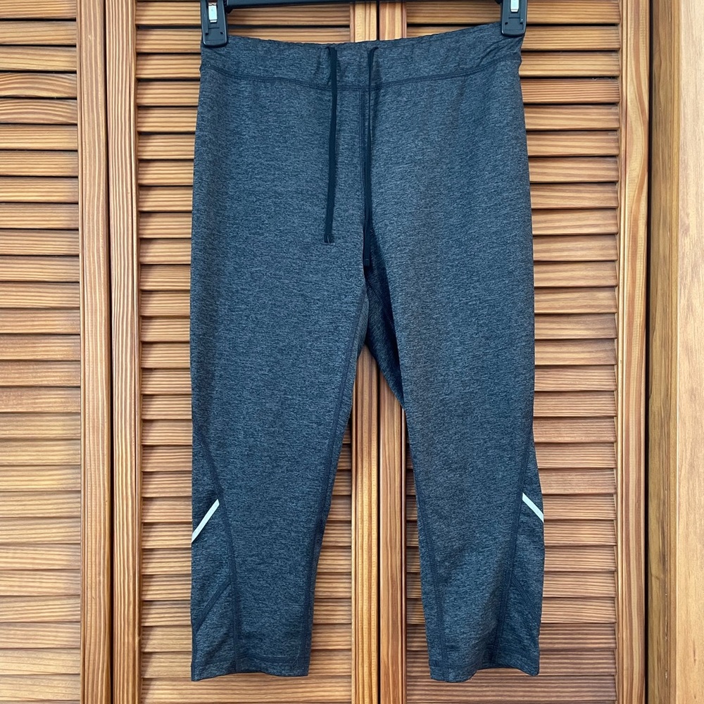 Xersion Gray Capri